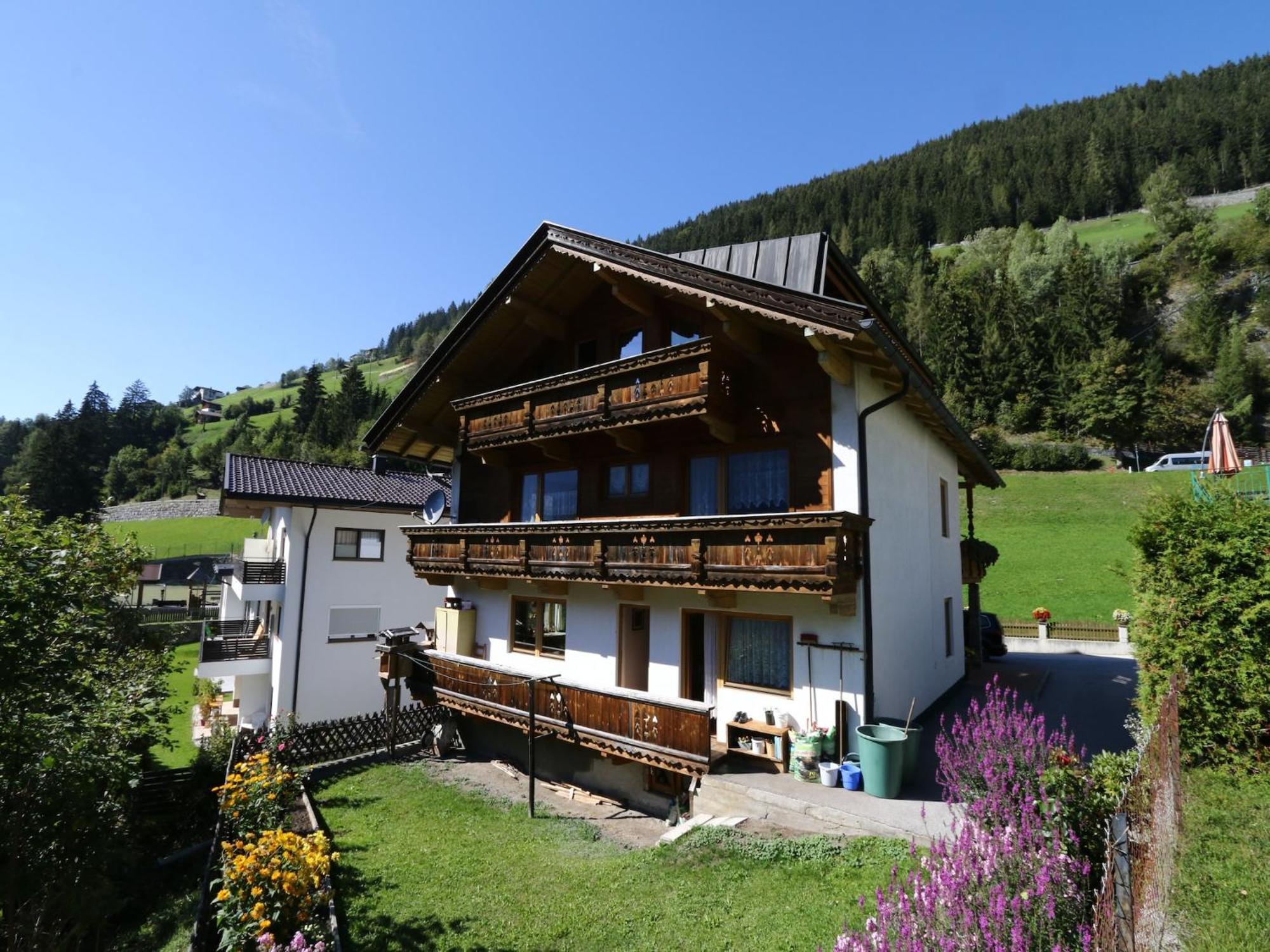 Apartment In Mayrhofen With A Balcony Exterior photo